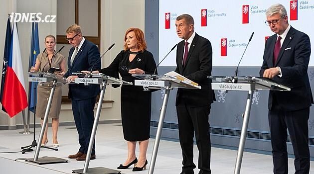 Vláda nedodrží slib udržet deficit pod třemi procenty, spočítala Národní rozpočtová rada